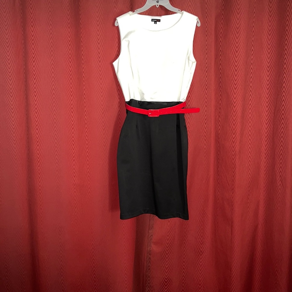 White And Black Sleeveless Dress w/Belted Waist